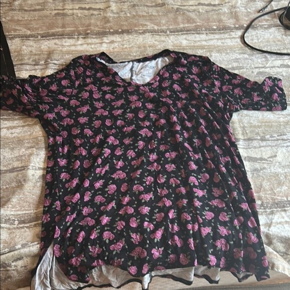 Torrid Super Soft Rose black floral Tunic Tee Size 3x